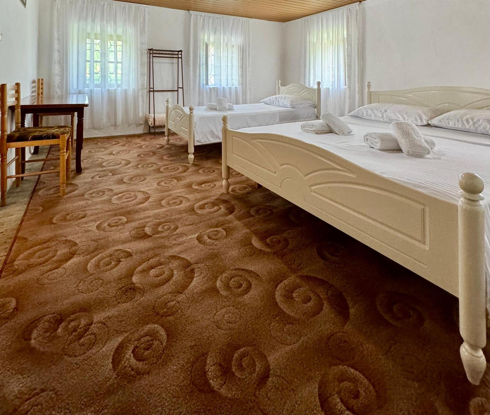 Guest House Noku Koman Exterior photo