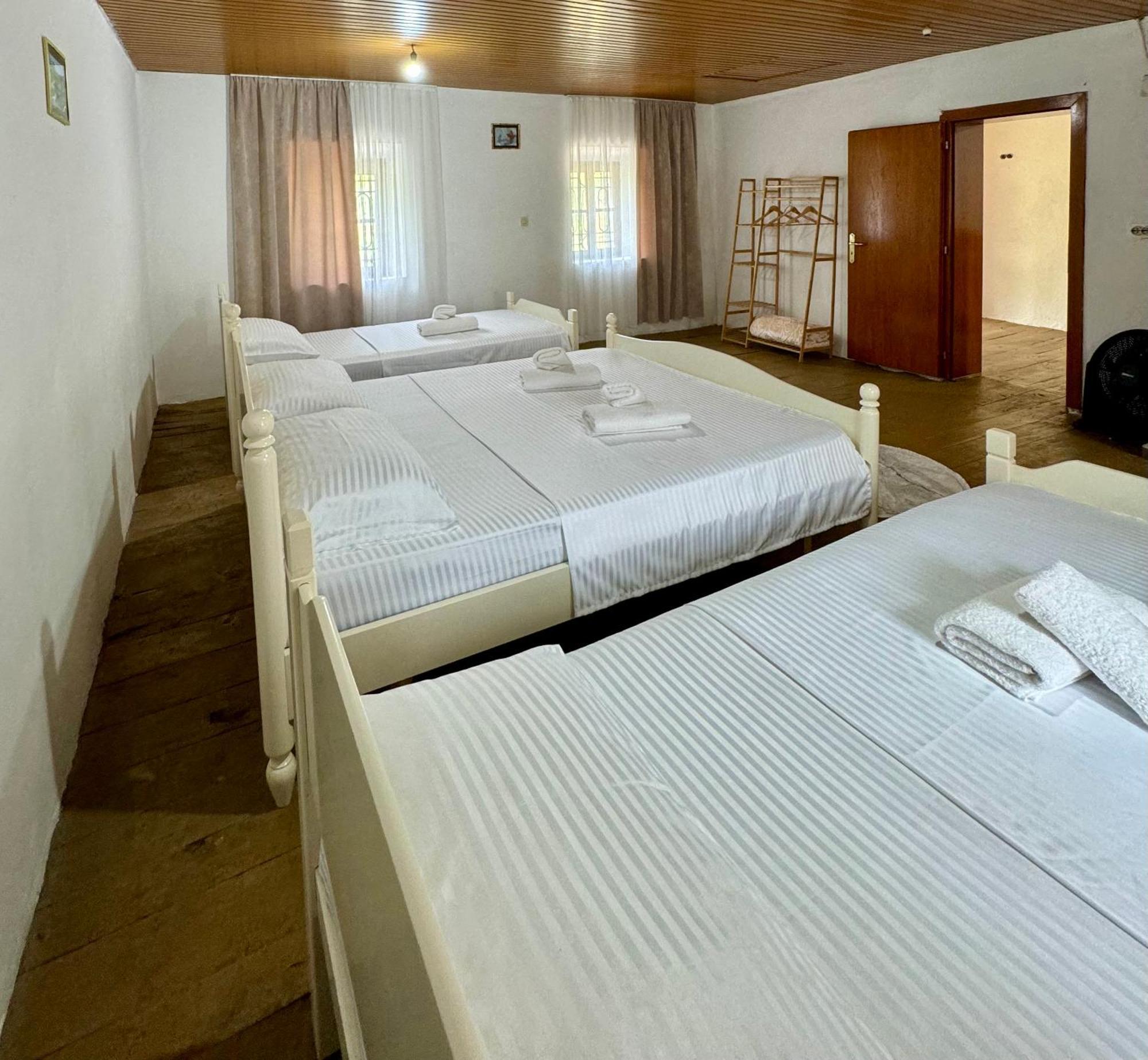 Guest House Noku Koman Exterior photo
